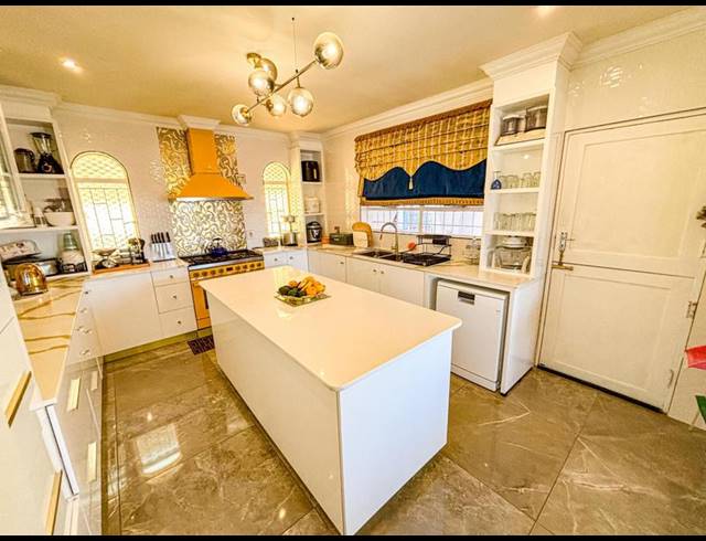 7 BEDROOM HOUSE FOR SALE IN GLENVISTA
